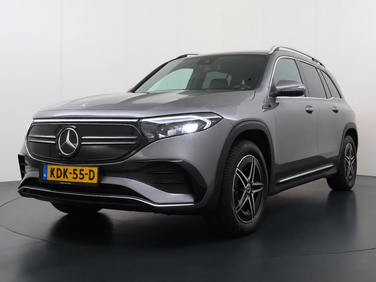 Mercedes-Benz EQB - 250 AMG Line 67 kWh | Sfeerverlichting | Stoelverwarming | Navigatie | 97% SOH - AutoWereld.nl