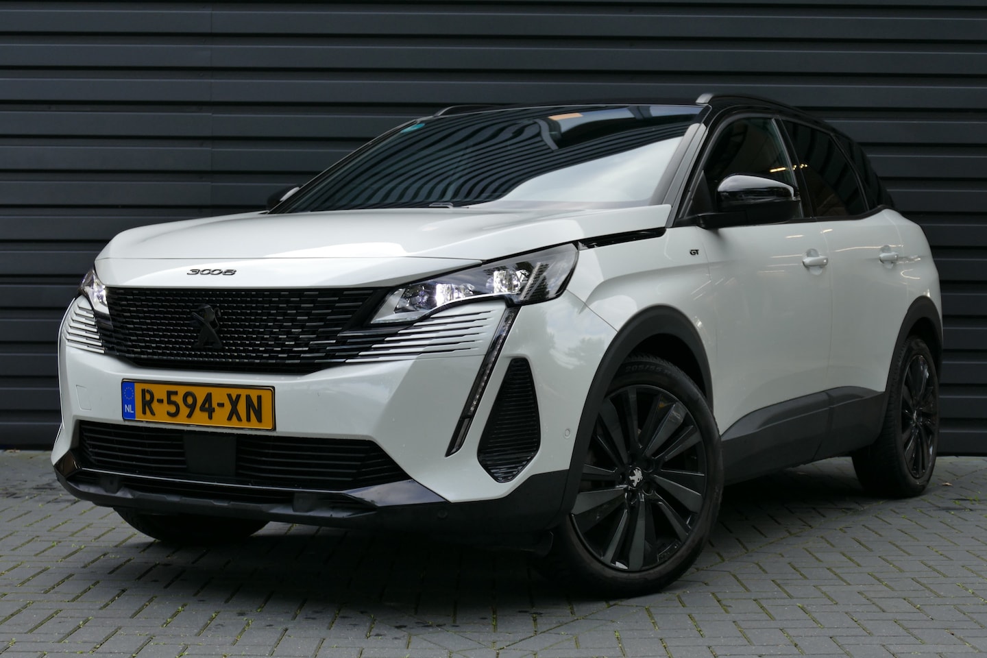 Peugeot 3008 - 1.2 PURETECH 130PK GT AUTOMAAT / CAMERA / BLACK PACK / TREKHAAK / STOELVERWARMING / 19"LMV - AutoWereld.nl