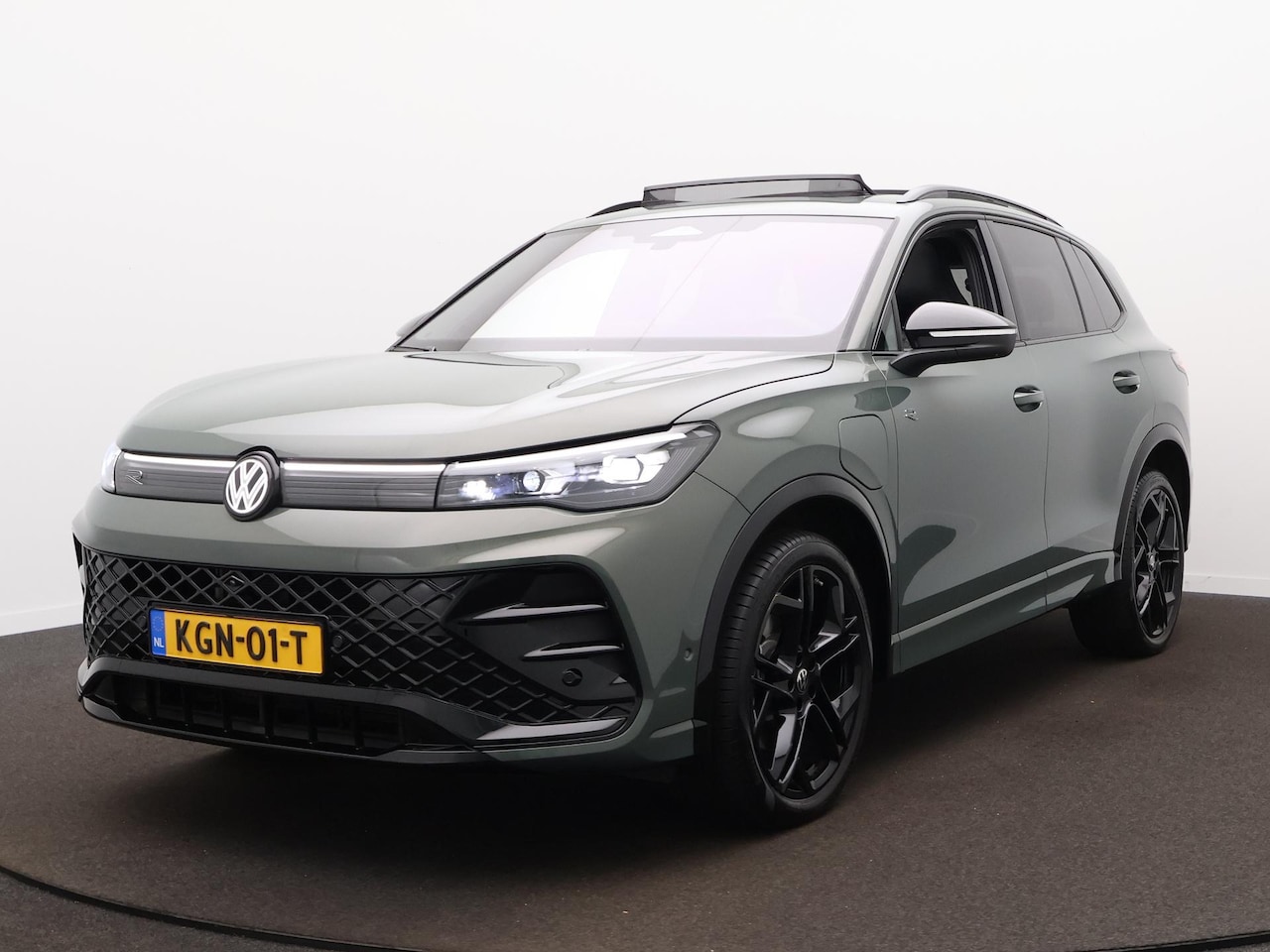 Volkswagen Tiguan - 1.5 eHybrid R-Line Edition | Panodak | Trekhaak | 360 Camera | Harman Kardon | ACC | Head - AutoWereld.nl