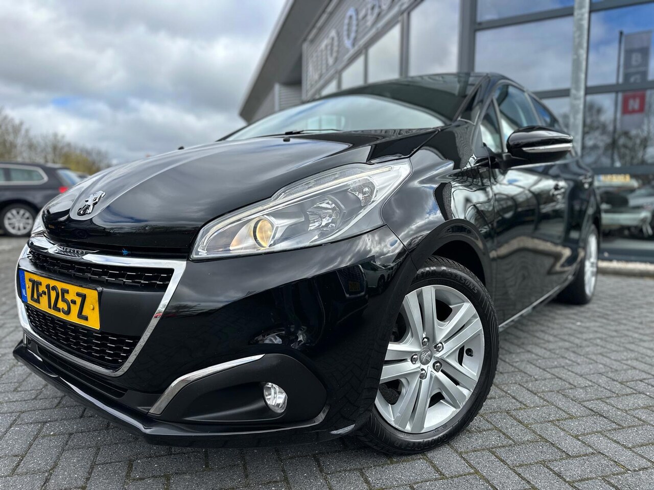 Peugeot 208 - 1.2 PureTech Signature | Airco | Navi | PDC | Cruise | Dealer Onderhouden | - AutoWereld.nl