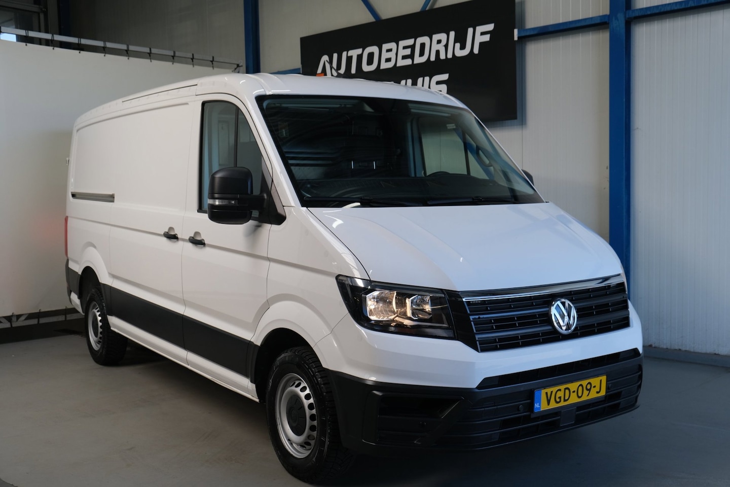 Volkswagen Crafter - 35 2.0 TDI L3H1 Highline - N.A.P. Airco, Cruise, Navi, PDC, Standkachel, Carplay, Camera, - AutoWereld.nl