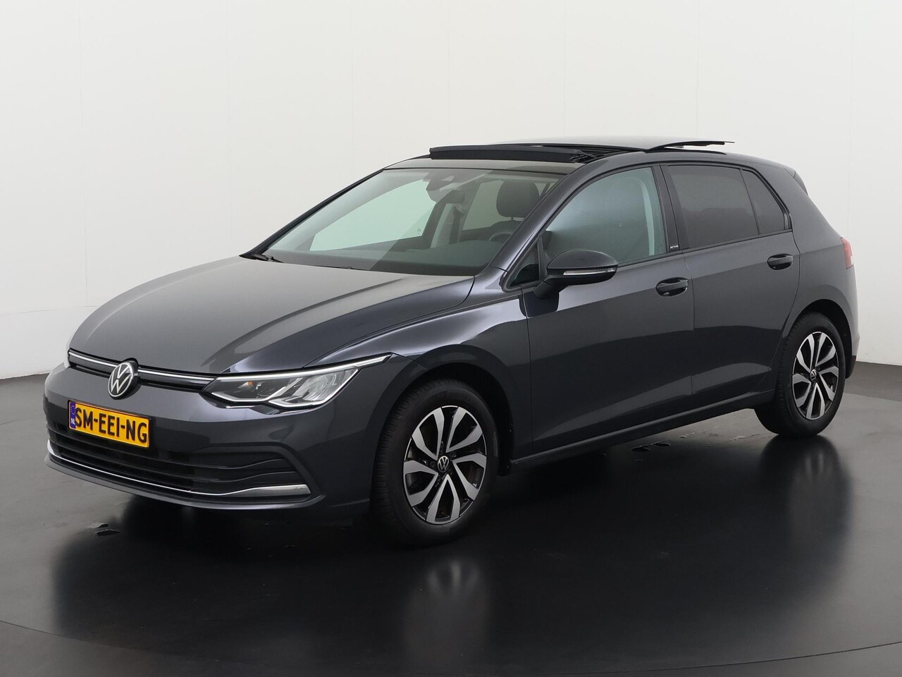 Volkswagen Golf - 1.0 eTSI Active DSG | All-in 553,- Private Lease | Direct uit voorraad - AutoWereld.nl