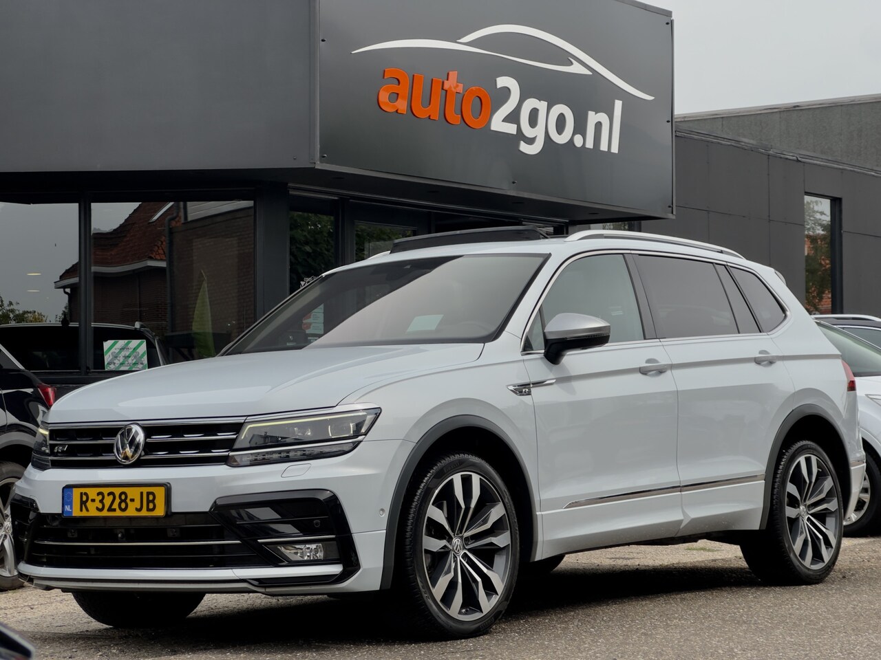 Volkswagen Tiguan Allspace - 2.0 TSI AUT7 4MOTION 3X R-LINE HIGHLINE PANODAK LEDER NAVI CAMERA DIGI-DASH APPLE-CARPLAY - AutoWereld.nl