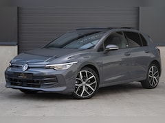 Volkswagen Golf - 1.5 eHybrid 50 Edition PANO CAMERA MASSAGE KEYLESS STOELVERWARMING