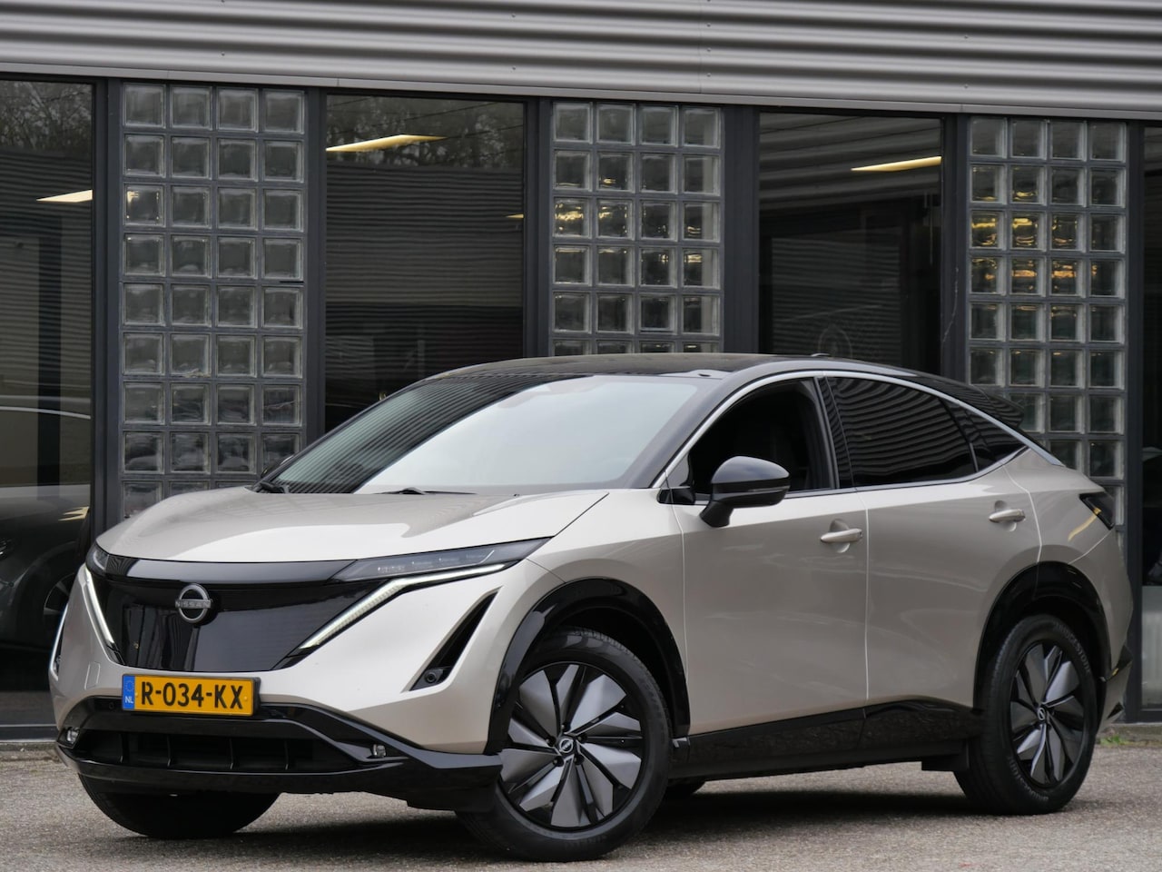 Nissan Ariya - 66kWh ADVANCE/ WARMTEPOMP/ 360° CAMERA/ ELEKT. KLEP/ SOH 99% - AutoWereld.nl