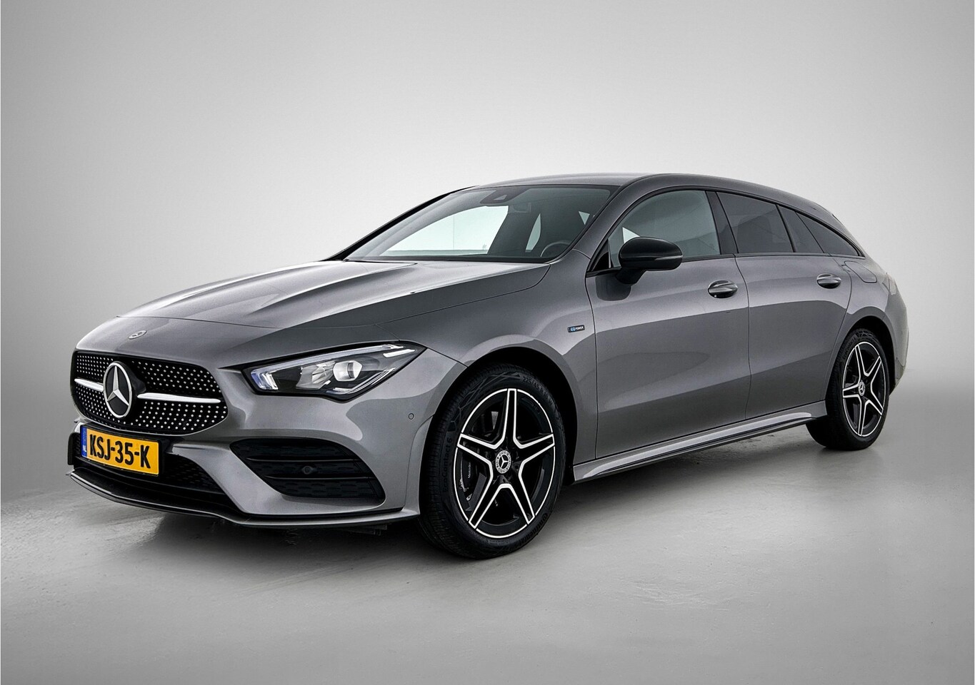 Mercedes-Benz CLA-klasse Shooting Brake - 250 e AMG Nightpakket Plug-In Hybride | Dodehoekassistent | Parkeerpakket met achteruitrij - AutoWereld.nl