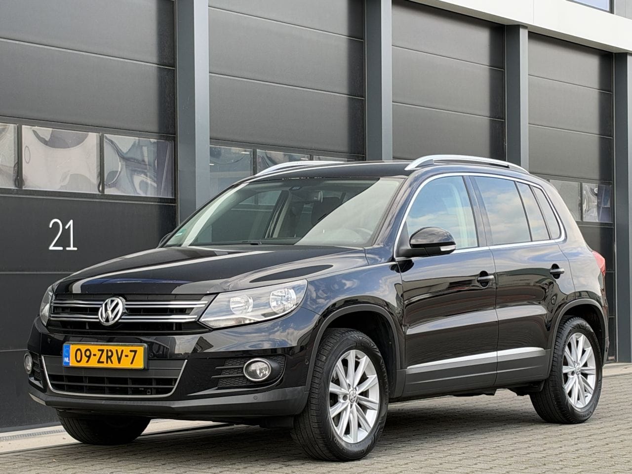 Volkswagen Tiguan - 2.0 TDI 4Motion Camera Clima AUTOMAAT - AutoWereld.nl