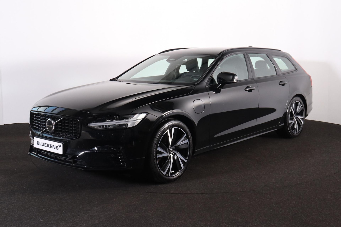 Volvo V90 - T6 AWD R-Design - IntelliSafe Assist & Surround - Parkeercamera achter - Verwarmde voorsto - AutoWereld.nl
