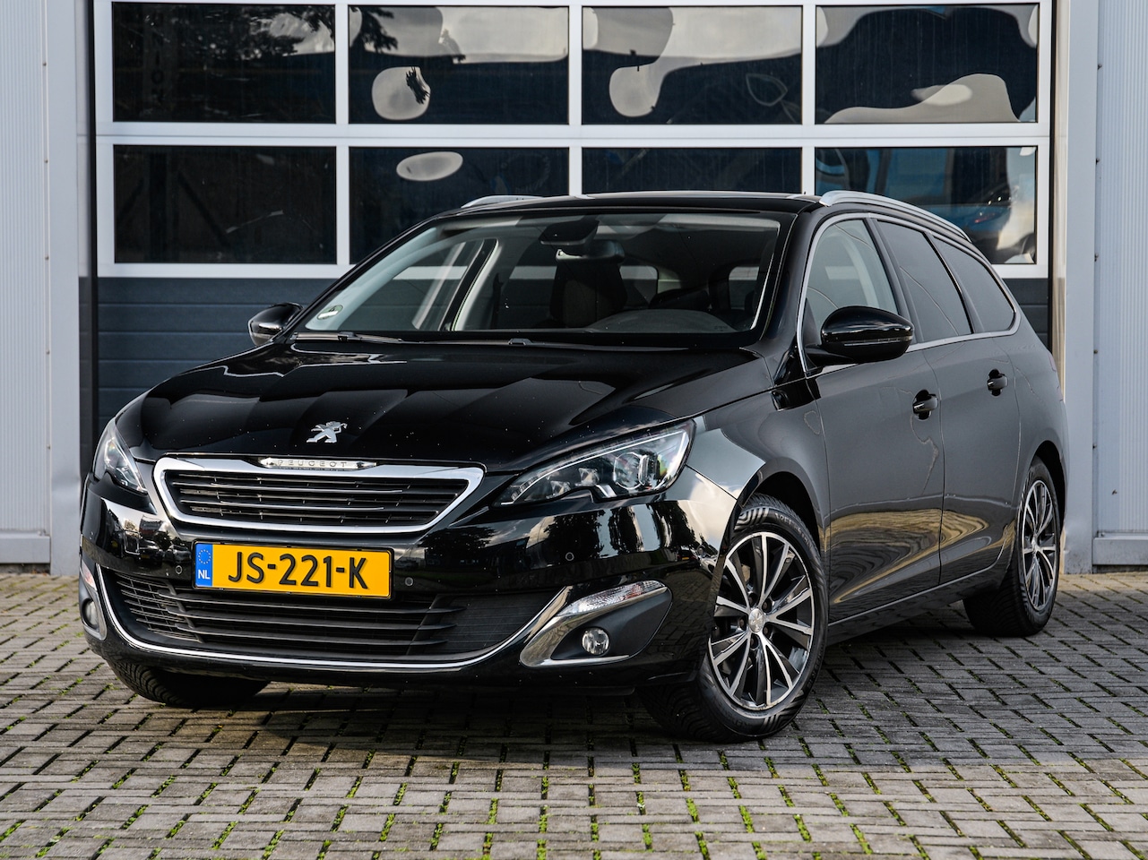 Peugeot 308 SW - 1.2 PureTech Allure | Full LED | Panoramadak | Camera | PDC v+a | Trekhaak - AutoWereld.nl