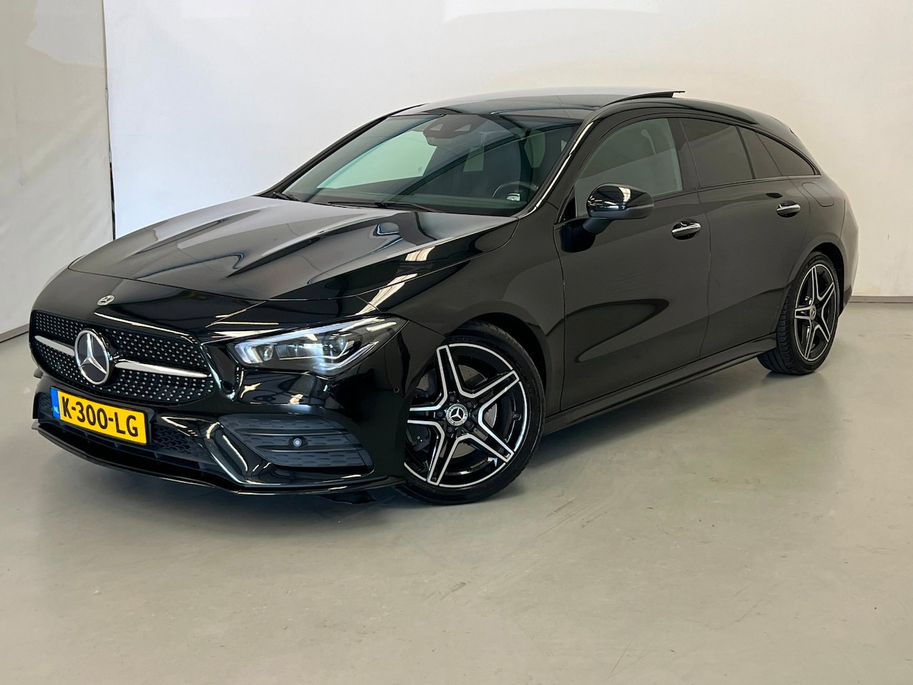 Mercedes-Benz CLA-klasse Shooting Brake - 200 / AMG / Pano / NL-auto / Memory - AutoWereld.nl