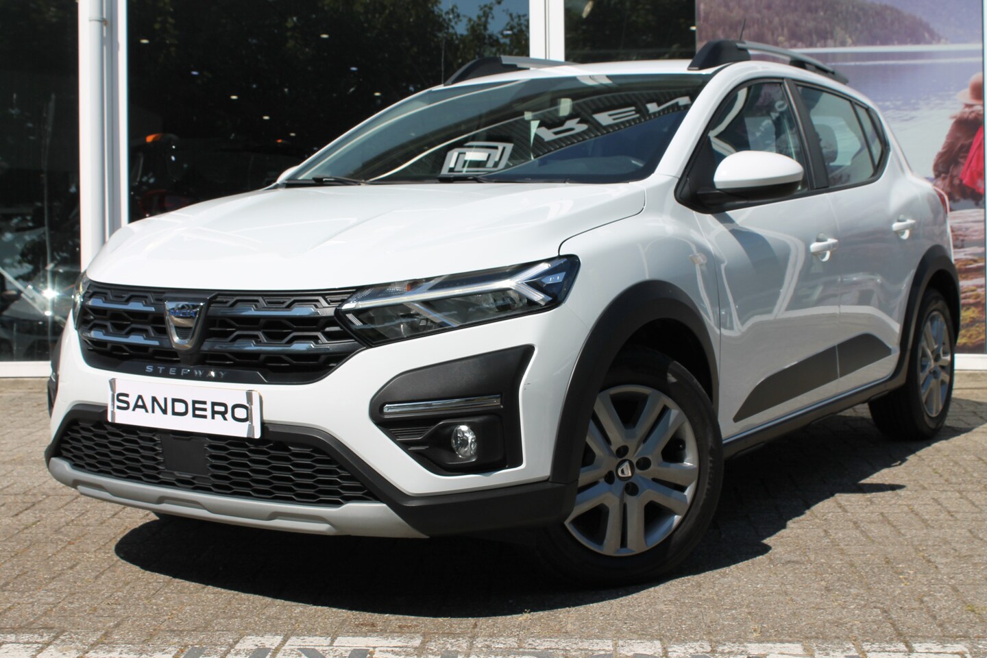 Dacia Sandero Stepway - 1.0 TCe 100 Bi-Fuel Comfort | Climat Control | Cruise | Camera | Parkeersensoren | - AutoWereld.nl