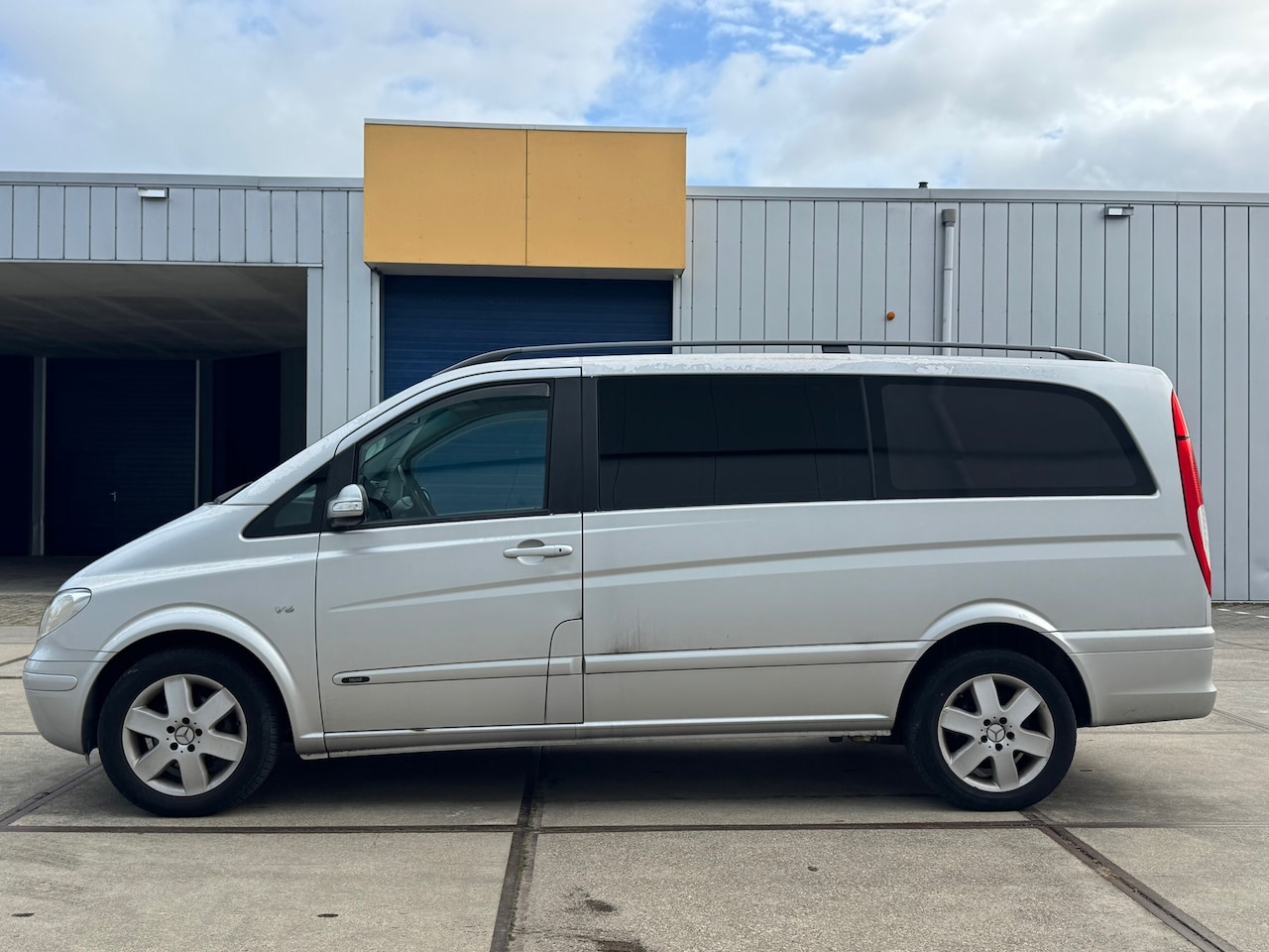 Mercedes-Benz Viano - 3.0 CDI DC Ambiente Lang 3.0 CDI DC Ambiente Lang - AutoWereld.nl