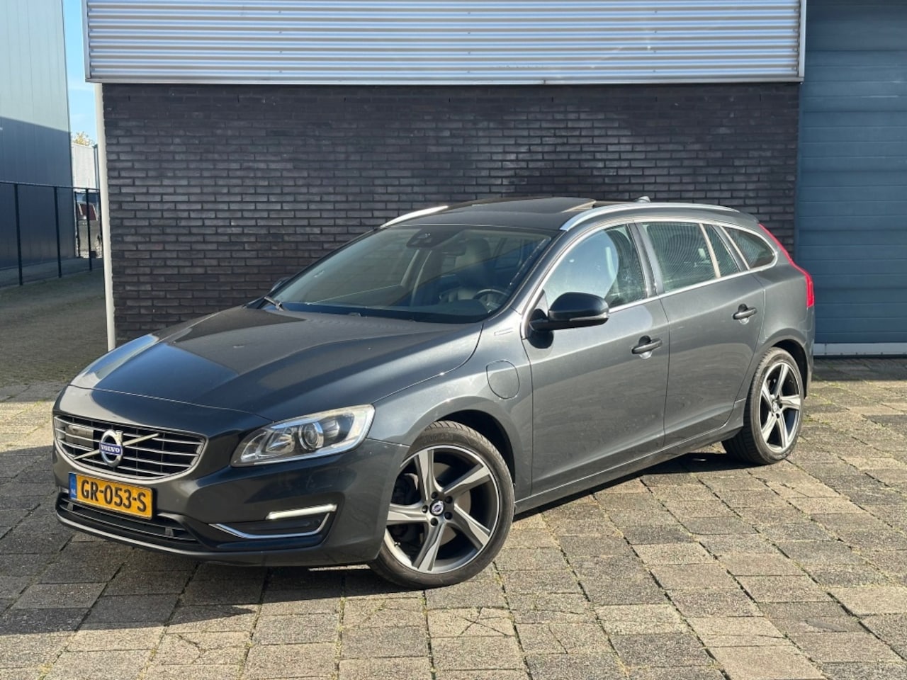 Volvo V60 - 2.4 D6 AWD Plug in Hybrid Summum Full Options - AutoWereld.nl