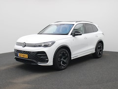 Volkswagen Tiguan - 1.5 eHybrid R-Line 272 PK | Panoramadak | Blackline | Groot scherm Navigatie | Leder | Mem