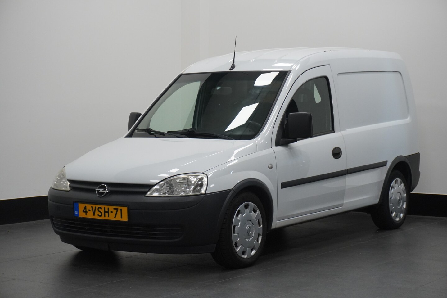 Opel Combo - 1.3 CDTi Base - Airco - NAP - € 1.750,- MARGE - AutoWereld.nl