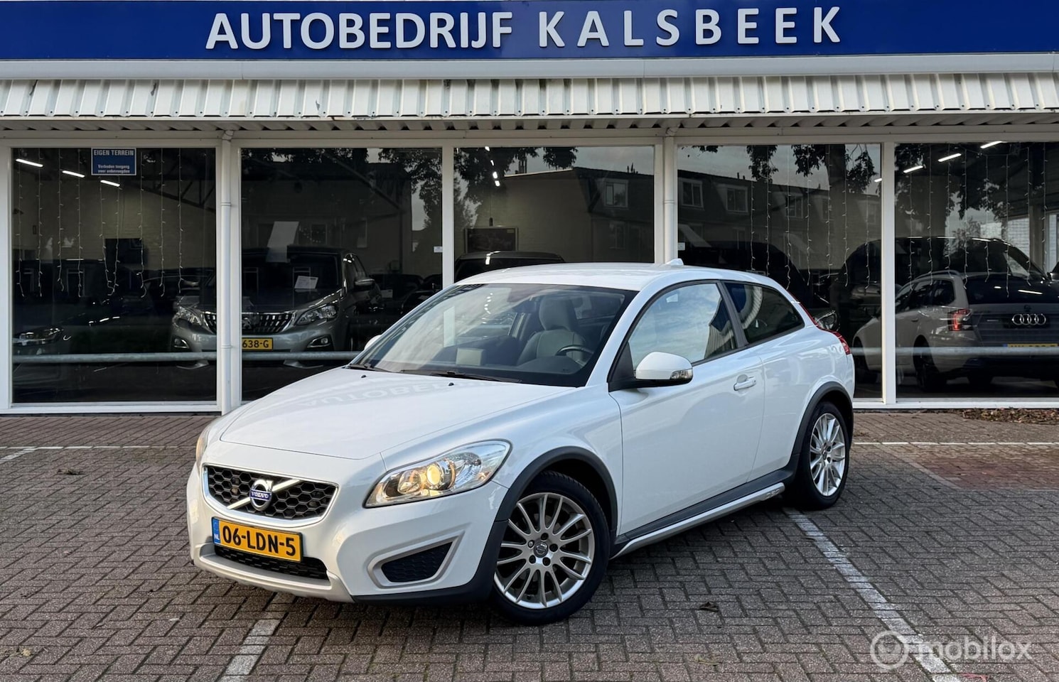 Volvo C30 - 1.6 Kinetic|Navigatie|Goed onderhouden| - AutoWereld.nl