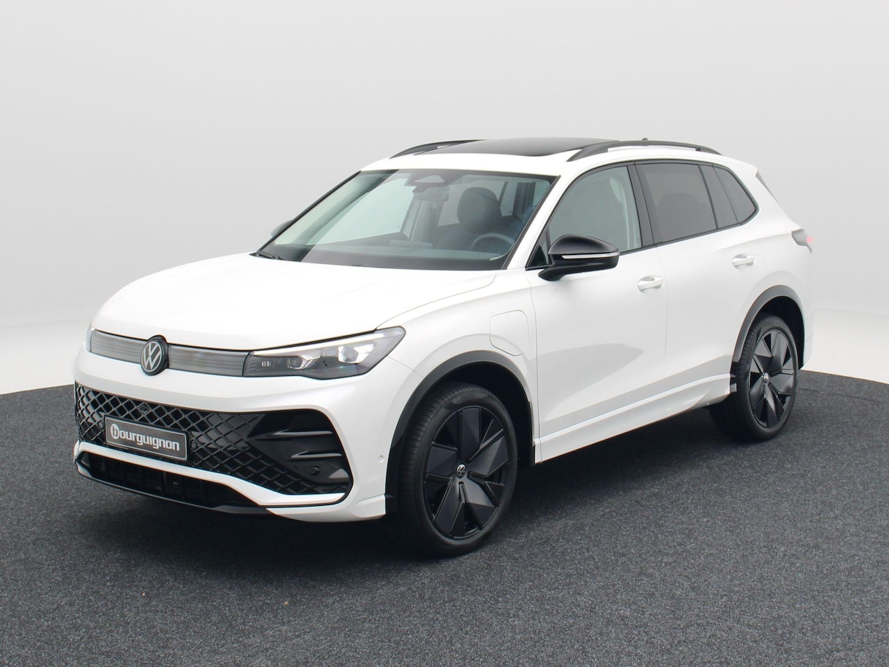Volkswagen Tiguan - Edition 20 1.5 eHybrid 204 PK | Trekhaak | Panoramadak | LED Matrix | R-Line Exterieur | - AutoWereld.nl