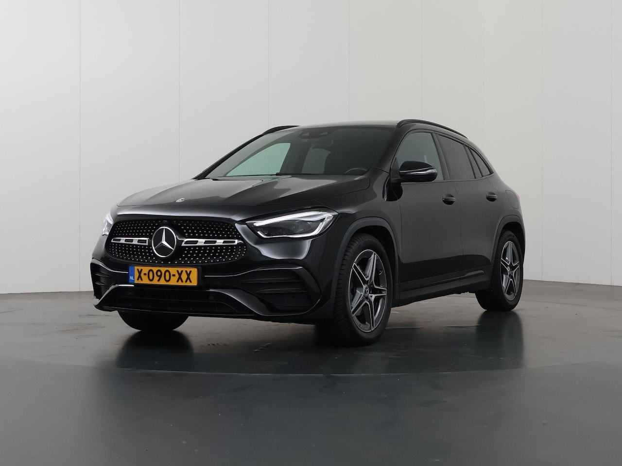 Mercedes-Benz GLA-Klasse - 200 AMG Line | Night | Trekhaak | Panoramadak | Widescreen | Stoelverwarming | Sfeerverlic - AutoWereld.nl