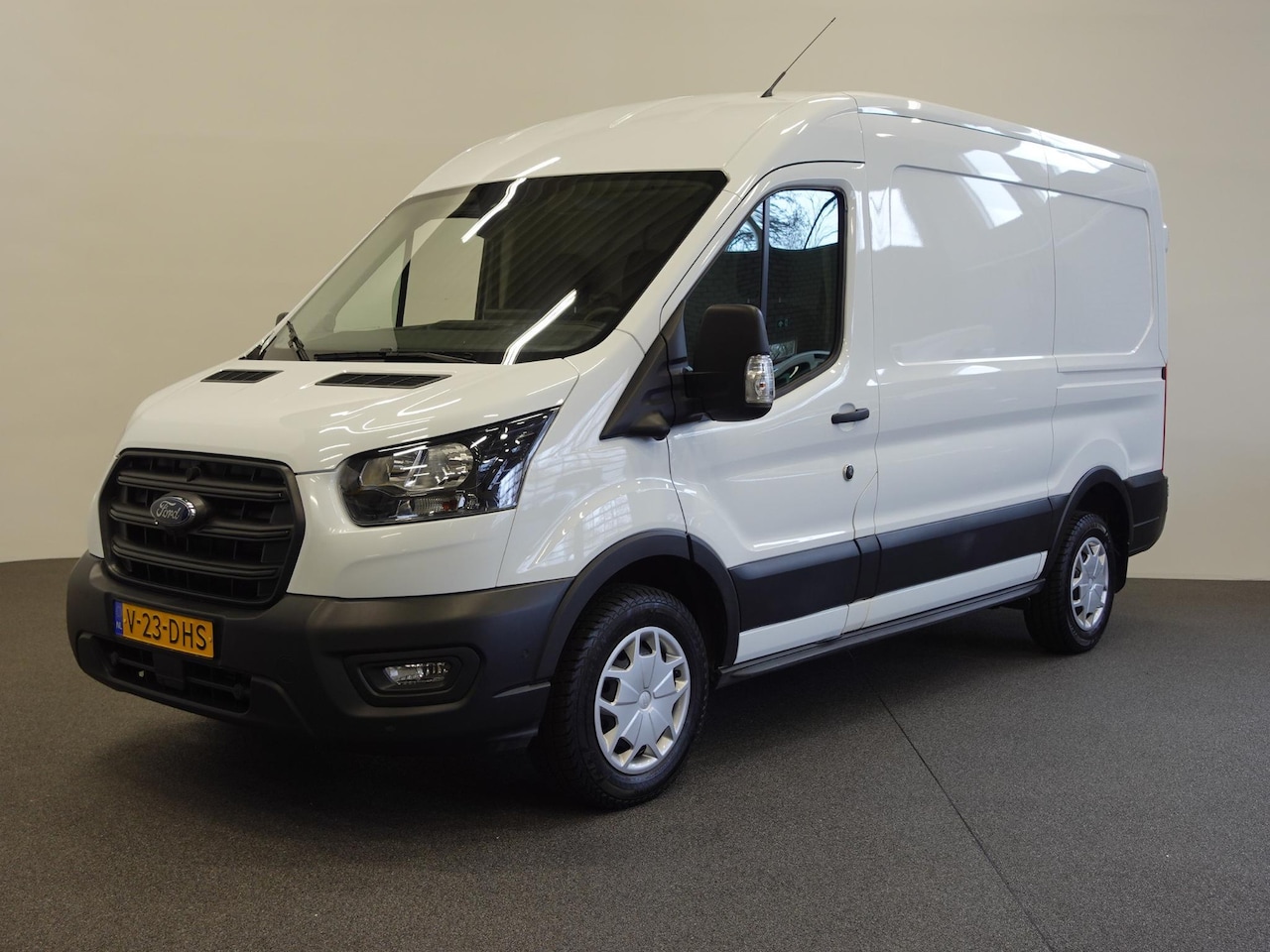 Ford Transit - 310 2.0 TDCI L2H2 Trend Automaat Airco Navigatie Bluetooth Camera Cruise Control - AutoWereld.nl