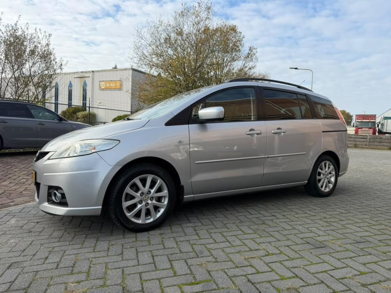 Mazda 5 - 1.8 TS NIEUWE APK | RUIME GEZINSAUTO 7 personen - AutoWereld.nl