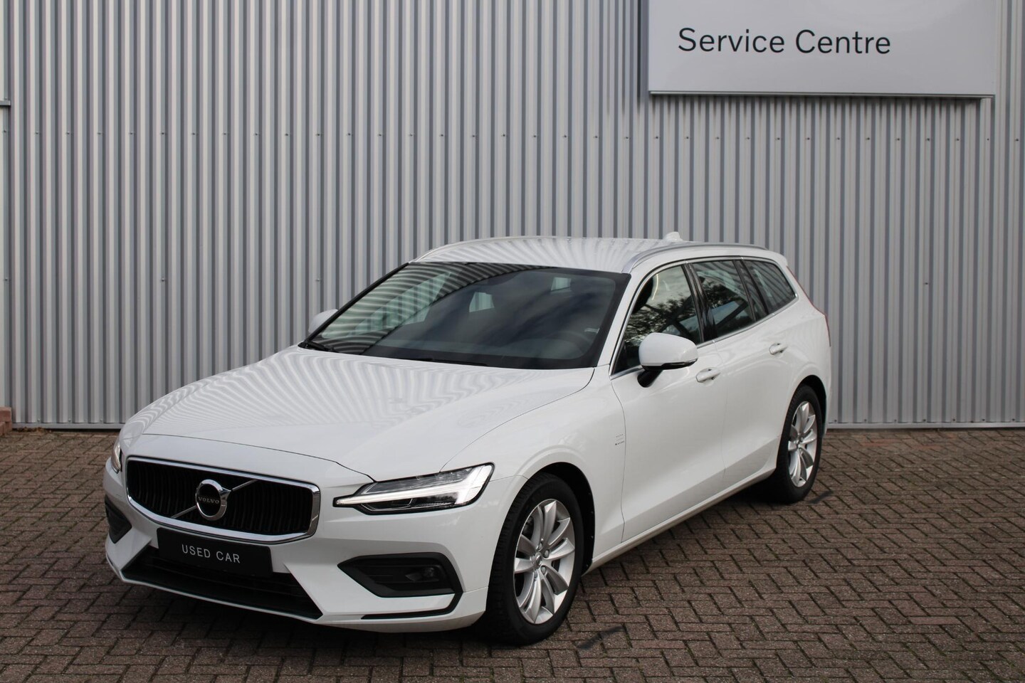 Volvo V60 - B3 Automaat Business Pro | | Adaptieve Cruise Control | BLIS Dodehoekdetectie | Apple Carp - AutoWereld.nl