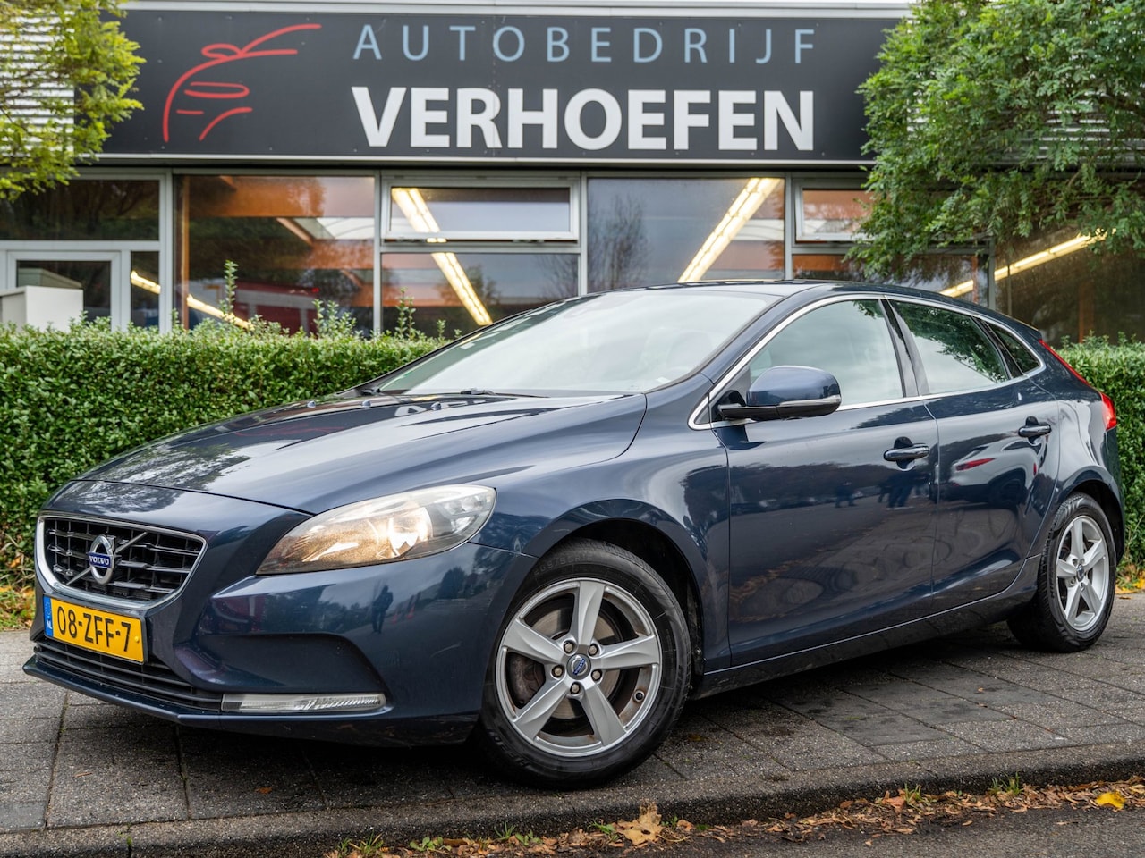 Volvo V40 - 1.6 D2 Momentum | PARKEER CAMERA | LEDER ZWART | CRUISE / CLIMATE CONTR | VOL ONDERHOUD | - AutoWereld.nl
