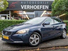 Volvo V40 - 1.6 D2 Momentum | PARKEER CAMERA | LEDER ZWART | CRUISE / CLIMATE CONTR | VOL ONDERHOUD |