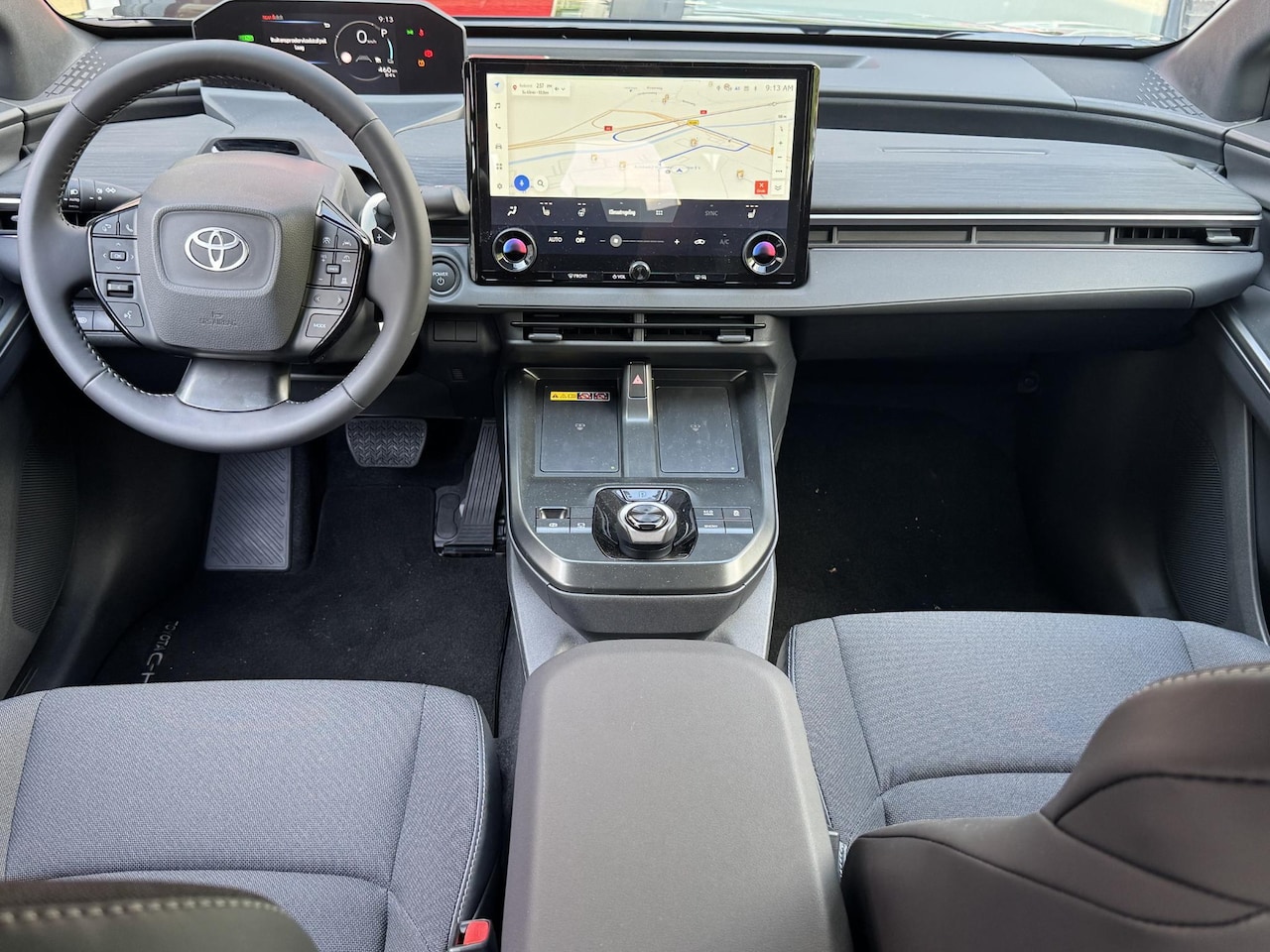 Toyota C-HR - First Edition 77 kWh 20 INCH PARKEERSENSENSOREN V+A ELEKTR. ACHTERKLEP DODEHOEKSENSOREN - AutoWereld.nl