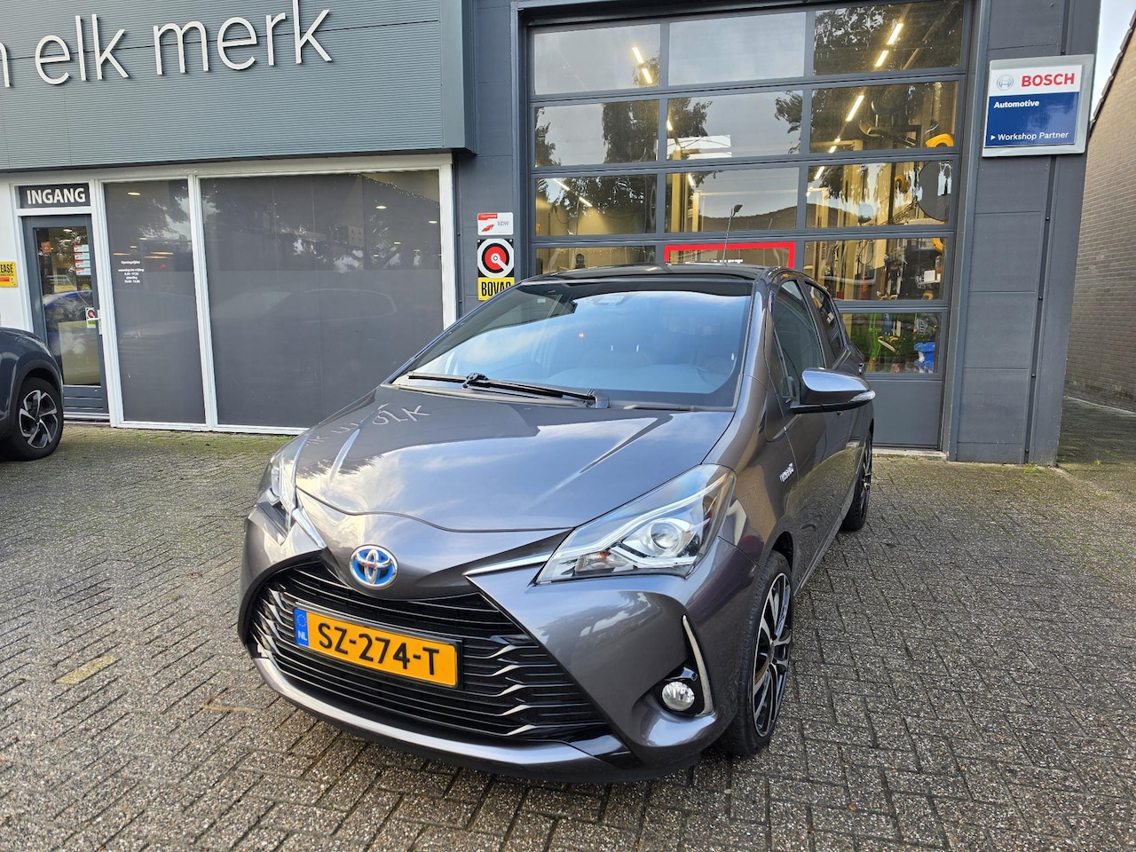 Toyota Yaris - 1.5 Hybrid Premium / Airco/ Navigatie, Cruise/ Apple carplay/ Camera/ LED/ LMV/ Panodak/ A - AutoWereld.nl
