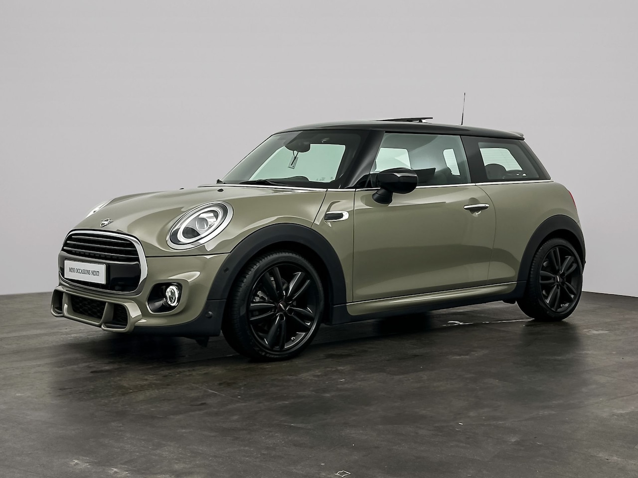 MINI 3-Deurs - 1.5 Cooper | John Cooper Works Uitvoering | Comfort Access | Glazen panoramadak | Automati - AutoWereld.nl