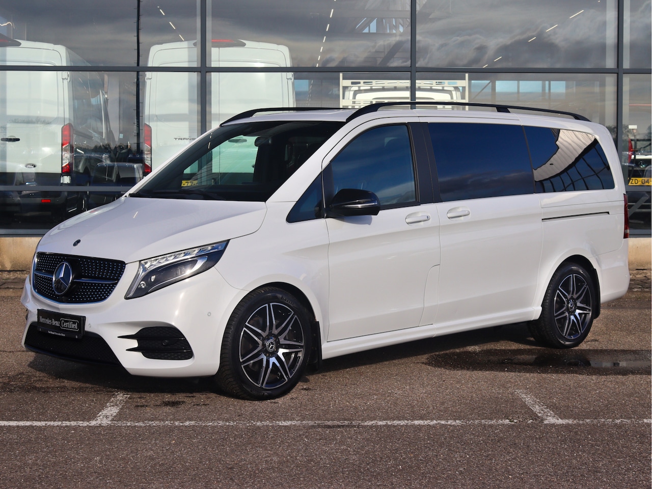 Mercedes-Benz V-klasse - V300d L2 D.C. | AMG/NAVI/DISTRONIC/CAMERA | Certified - AutoWereld.nl