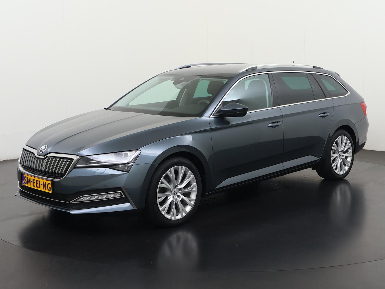 Skoda Superb Combi - 1.4 TSI iV Style | Virtual Cockpit | Trekhaak | Zondag Open! - AutoWereld.nl