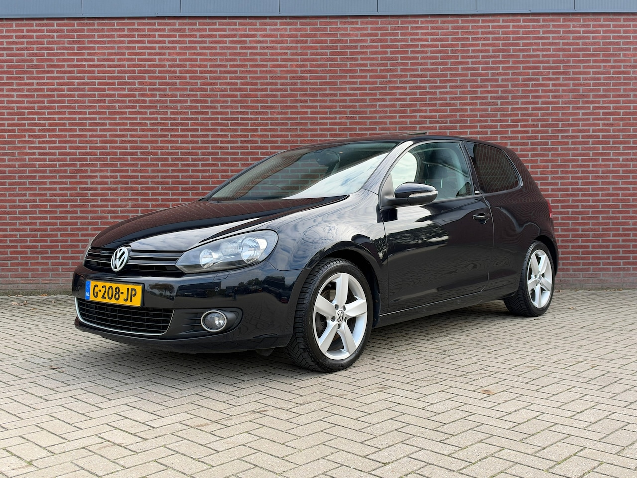 Volkswagen Golf - 1.4 TSI Highline / Airco / Cruise control / Parkeer sensoren - AutoWereld.nl