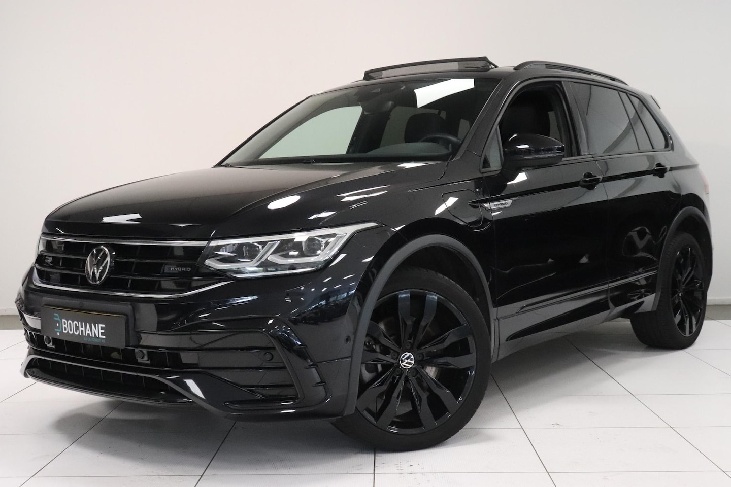 Volkswagen Tiguan - 1.4 TSI eHybrid R-Line Business | PANO | DCC | SoH 95% | 360°Camera | Matrix LED | Adaptie - AutoWereld.nl