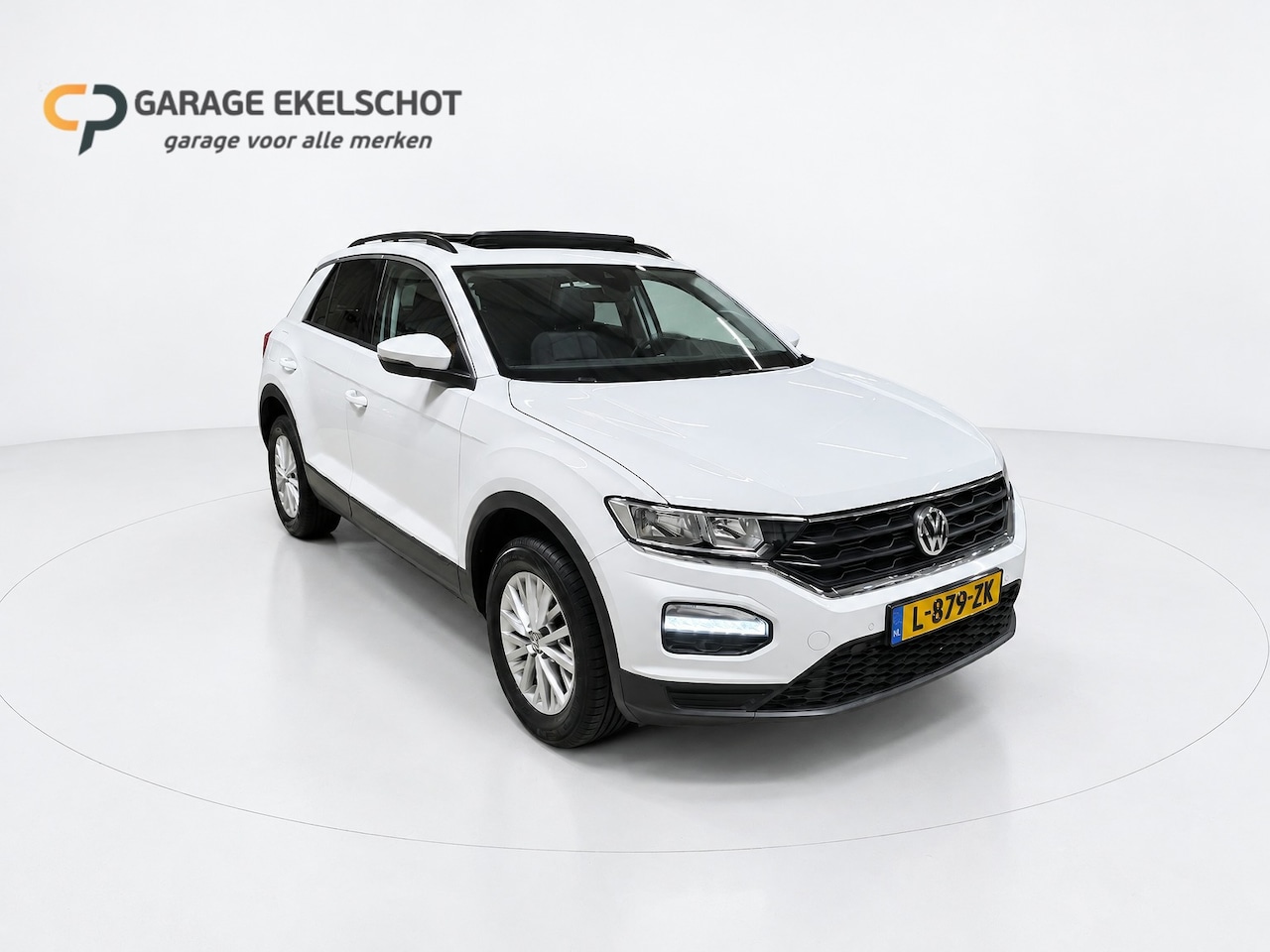 Volkswagen T-Roc - 1.0 TSI|Pano|Carplay|PDC|LM Velgen - AutoWereld.nl
