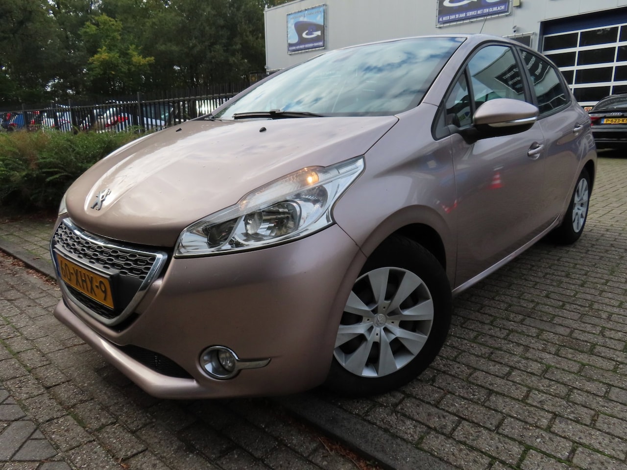 Peugeot 208 - 1.4 VTi Active Met distr ketting - AutoWereld.nl