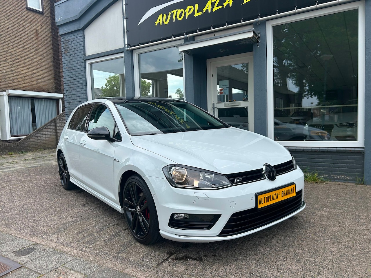 Volkswagen Golf - 1.2 TSI R-LINE / CLIMAT / PANODAK /PDC / STOELVW - AutoWereld.nl