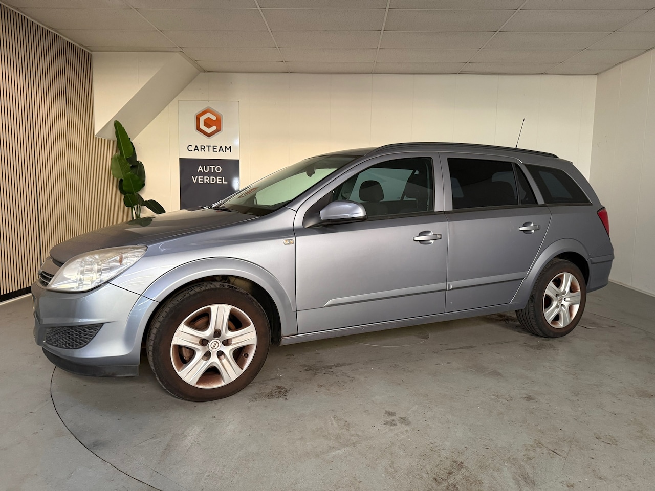 Opel Astra Wagon - 1.6 Essentia Airco, Navigatie, Trekhaak, LMV, Carkit - AutoWereld.nl