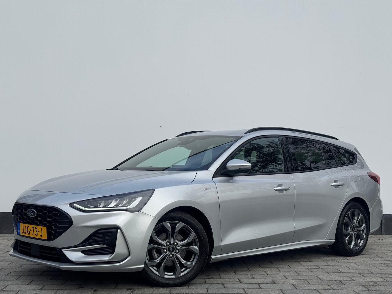 Ford Focus Wagon - 125PK EcoBoost Hybrid ST Line | NW Model | Winter Pack | Sync 4 | 4 seiz. banden | Draadlo - AutoWereld.nl