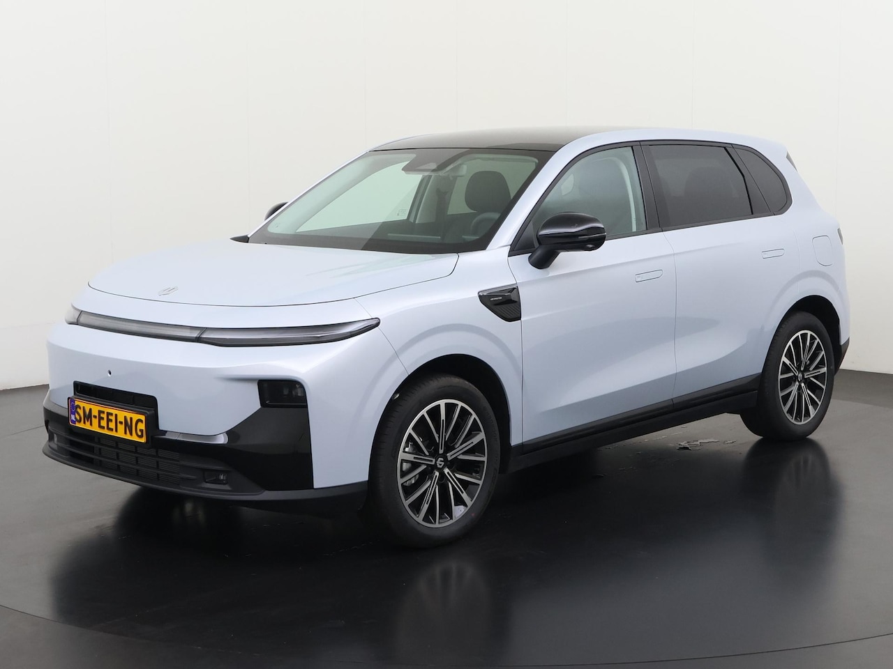 Leapmotor B10 - Design Hybrid EV 18.8 kWh REEV | Panoramadak | Stuur & Stoelverwarming | 360° Camera | Ele - AutoWereld.nl