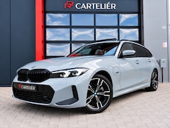 BMW 3-serie Touring - 330e M-Sport Brooklyn Grau | Pano | Leder | Head-Up | Camera | Carplay | Digital Dash | Co