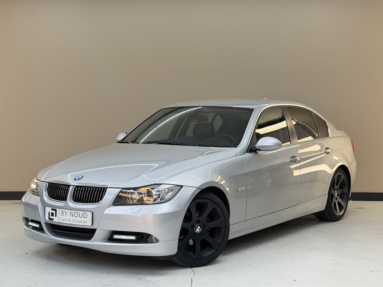 BMW 3-serie - 318i High Executive 318i High Executive, 130Pk, 2007, Youngtimer, Origineel Nederlands, 2de eigenaar, Volledig - AutoWereld.nl