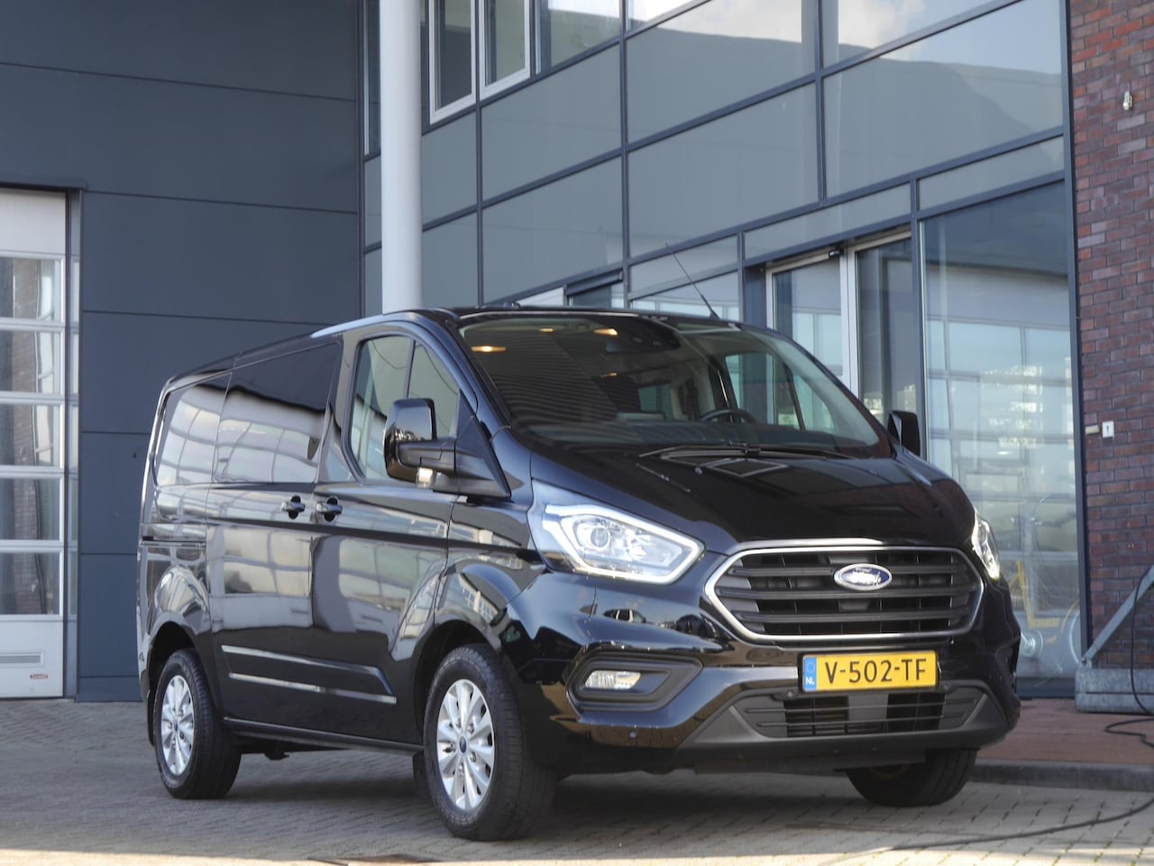 Ford Transit Custom - 300 2.0 TDCI L1H1 Limited DC | Automaat | Dubbele cabine | 5 zits | Trekhaak | Achteruitri - AutoWereld.nl
