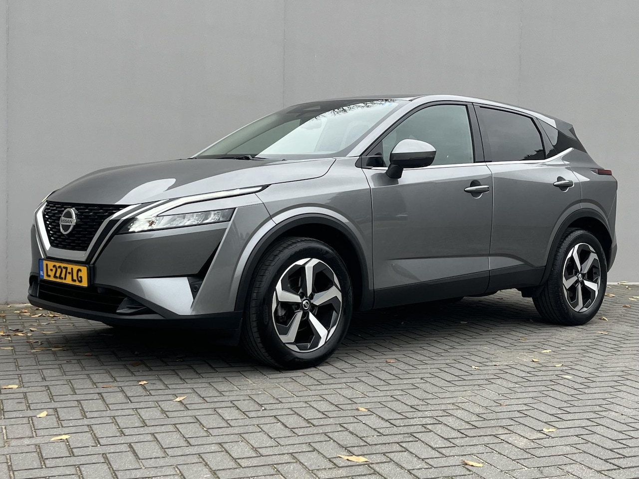 Nissan Qashqai - 1.3 MHEV N-Connecta / Dealer Onderhouden / Cruise Control / Rondom Zicht Camera / Airco / - AutoWereld.nl