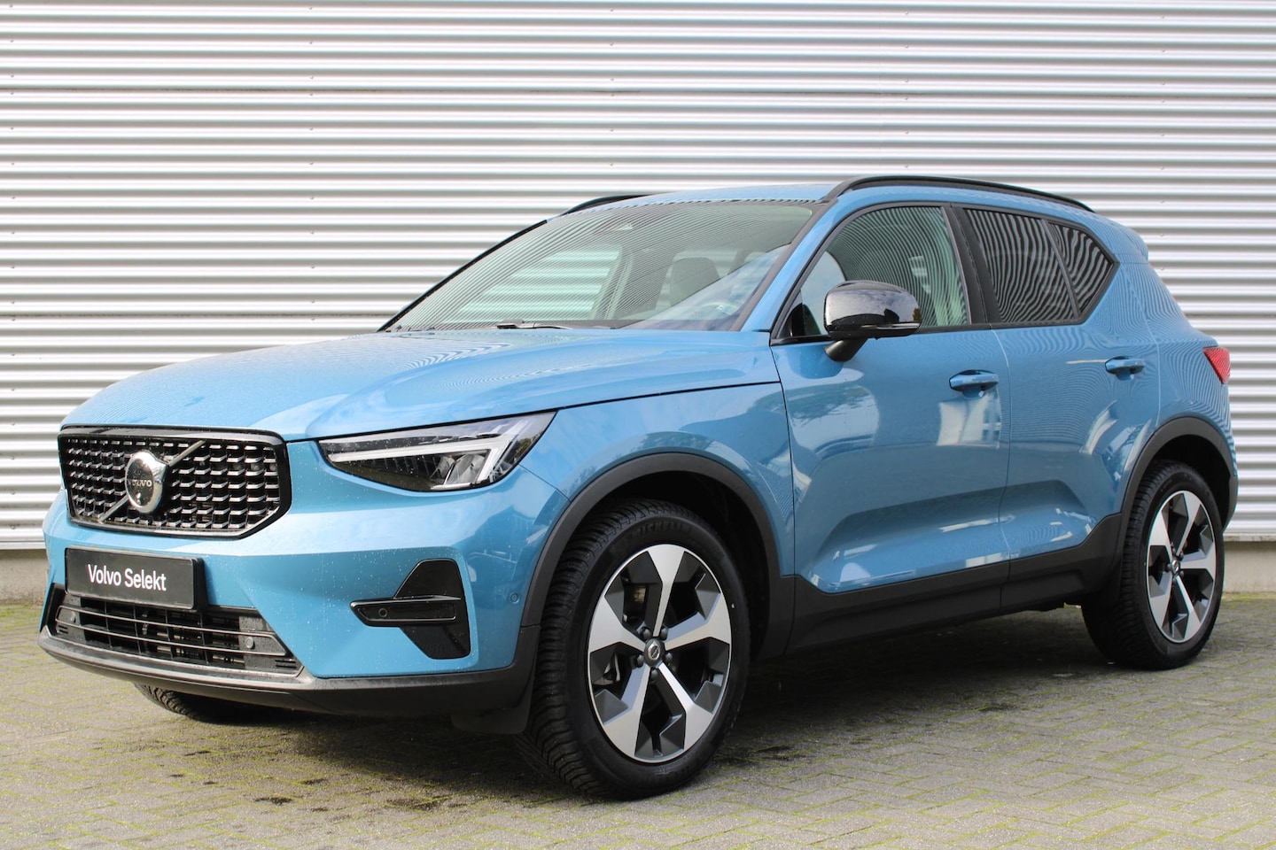 Volvo XC40 - B4 Mild Hybrid 197PK Plus Dark | Panoramisch Schuif-/Kanteldak | Harman/Kardon Premium Aud - AutoWereld.nl