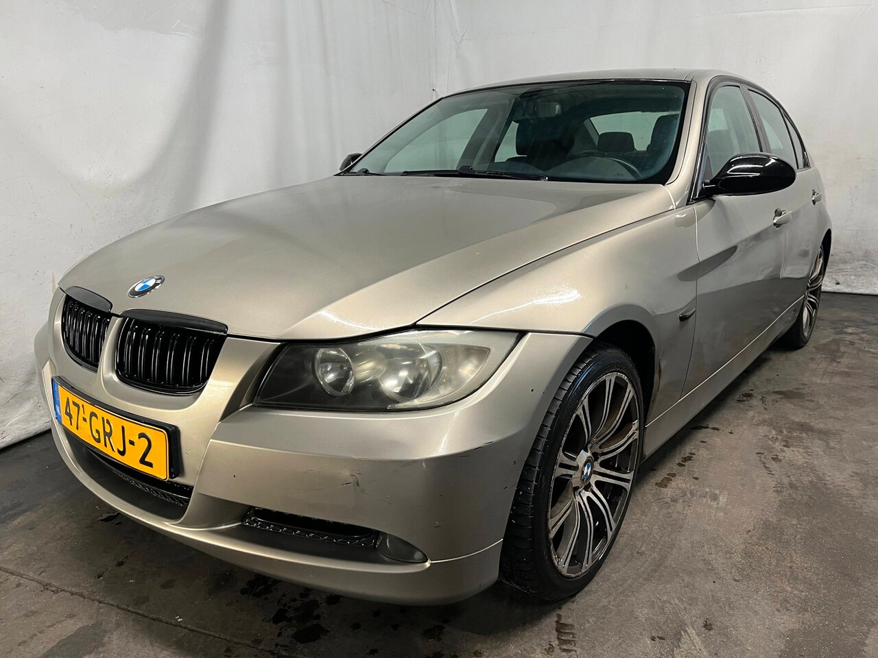 BMW 3-serie - 320i Business Line Schadeauto Auto start en rijdt - Motor loop onregelmatig - - AutoWereld.nl