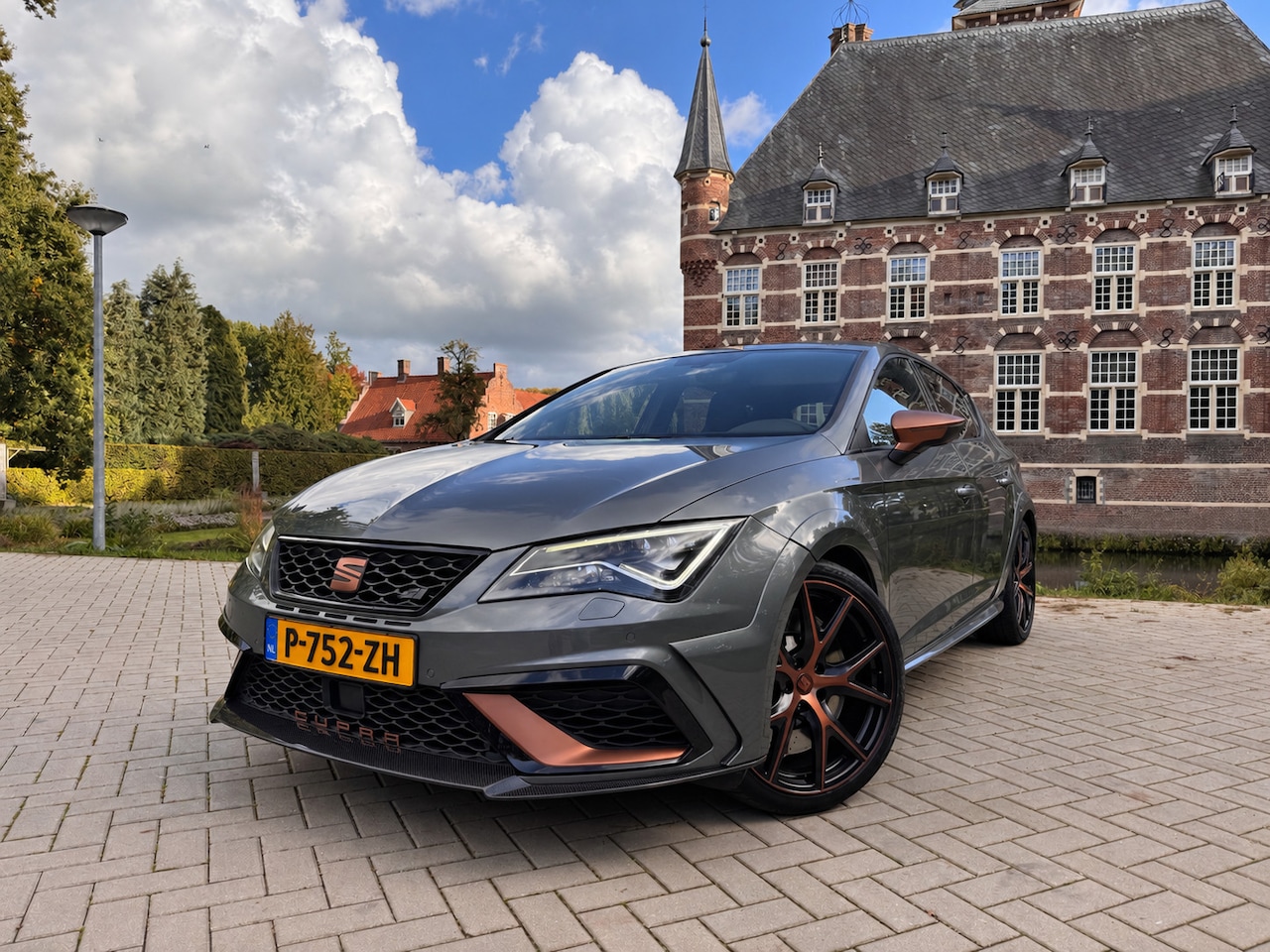 SEAT Leon - 2.0 TSI CUPRA 300*LIMITED EDITION 591/799 *CARBON*CARPLAY*CLIMA*STOELVERW.*CAMERA*ALCA/LED - AutoWereld.nl