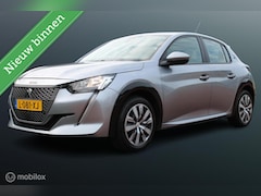 Peugeot e-208 - EV Active 50 kWh, 3- fasen, Navigatie, App connect, Cruise, Clima, 4 bijna nieuwe All seas