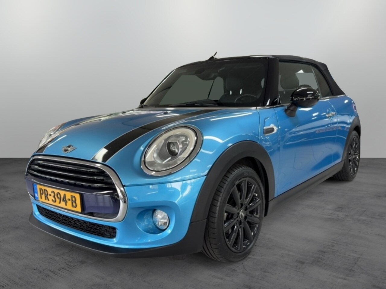 MINI Cabrio - 1.5 Cooper Chili Serious Business 136PK - AutoWereld.nl