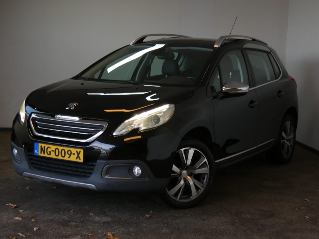 Peugeot 2008 - 1.2 PureTech Allure AUTOMAAT - AutoWereld.nl